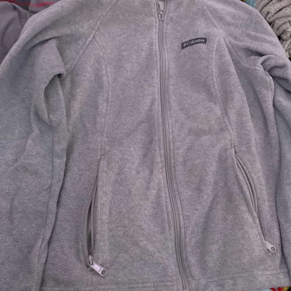 it’s so cute i never used it, the zipper is brocken but you could still use it